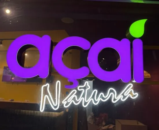 Letras em 3D iluminadas